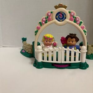Fisher Price Little People Lil Kingdom Castle Night at Ball Prince and Princess